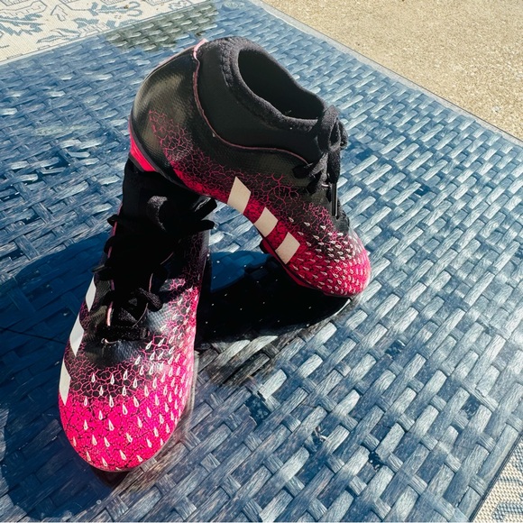 Adidas Predator Freak 4 FXG Youth 2 Pink Black Soccer Cleats Shoes FW7535 - Picture 2 of 10